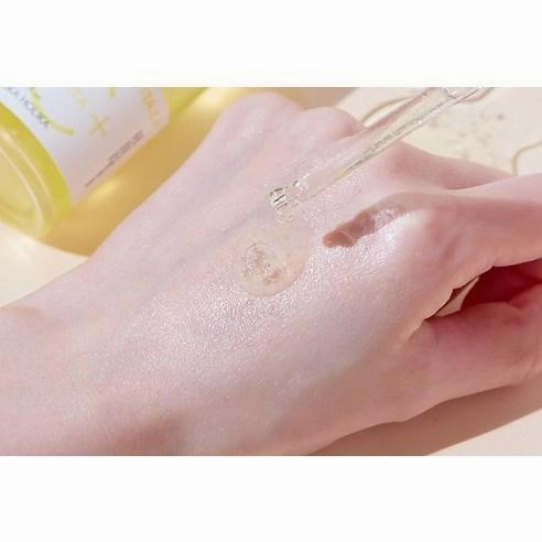 Radiant Glow Gold Kiwi Vita C  Brightening Serum 45ml | HOLIKA HOLIKA
